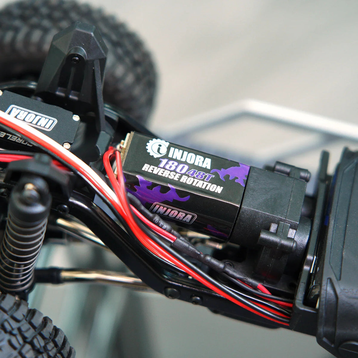 Moteur crawler INJORA 180 avec pignon inox – détail